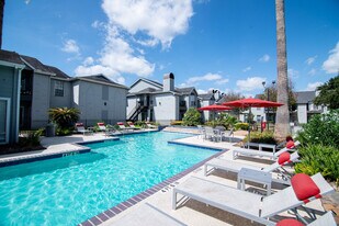 Green Tree Place in Houston, TX - Building Photo