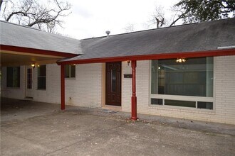 1912 Ridgemont Dr in Austin, TX - Foto de edificio - Building Photo