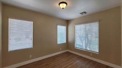 11005 Calamint Hills Ct in Henderson, NV - Building Photo - Building Photo