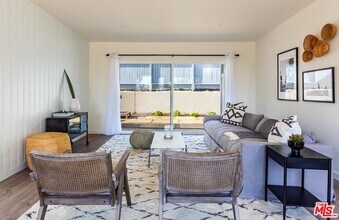 6459 Sycamore Meadows Dr in Malibu, CA - Building Photo - Building Photo
