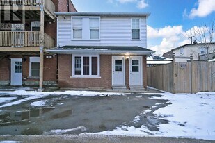 1129 Cannon St E in Hamilton, ON - Building Photo