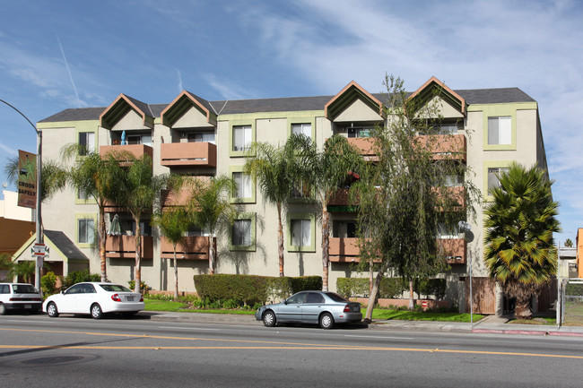 Athena Apartments in Long Beach, CA - Foto de edificio - Building Photo