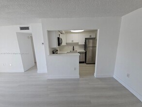 8101 Crespi Blvd in Miami Beach, FL - Building Photo - Building Photo