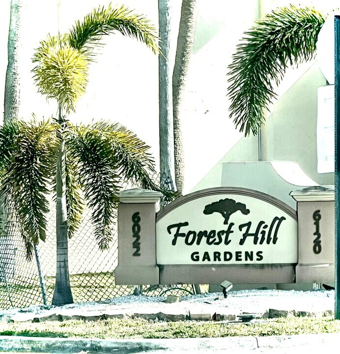 6100 Forest Hill Blvd in West Palm Beach, FL - Building Photo