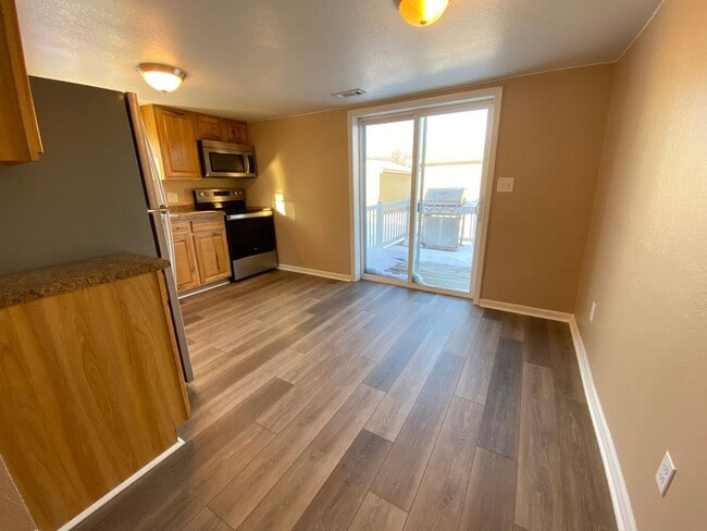 1018 Ansborough Ave in Waterloo, IA - Building Photo - Building Photo