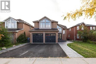 7266 Terragar Blvd in Mississauga, ON - Building Photo