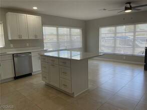 608 SE 46th Ln in Cape Coral, FL - Building Photo - Building Photo