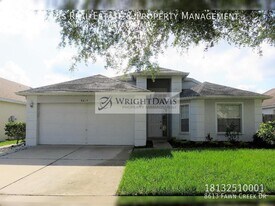 8613 Fawn Creek Dr in Tampa, FL - Building Photo