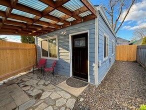 458 W Berkeley St in Gladstone, OR - Building Photo - Building Photo