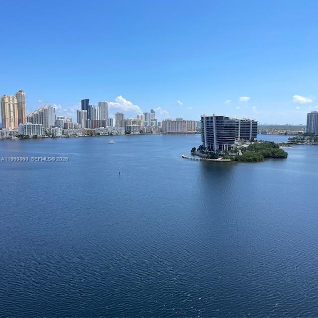 3530 Mystic Pointe Dr in Aventura, FL - Building Photo - Building Photo