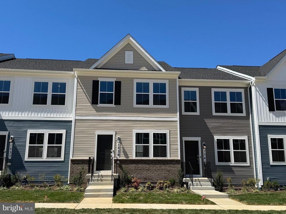 1339 Cedar Vly Rd in Ranson, WV - Building Photo