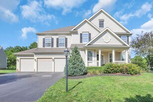 7090 Dean Farm Rd in New Albany, OH - Building Photo