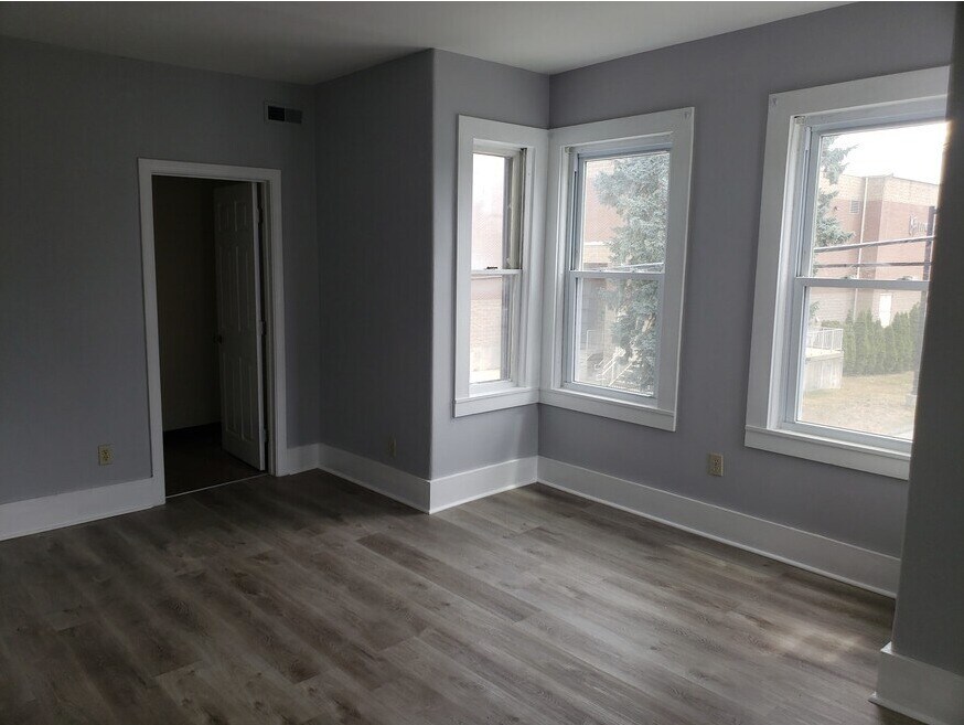 98-100 Snow St in Fitchburg, MA - Foto de edificio