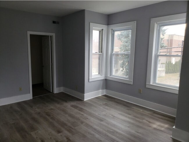 98-100 Snow St