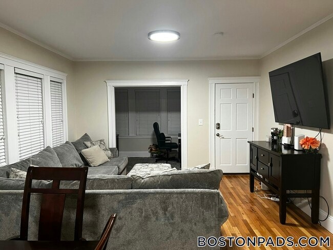 70 Cottage Park Rd