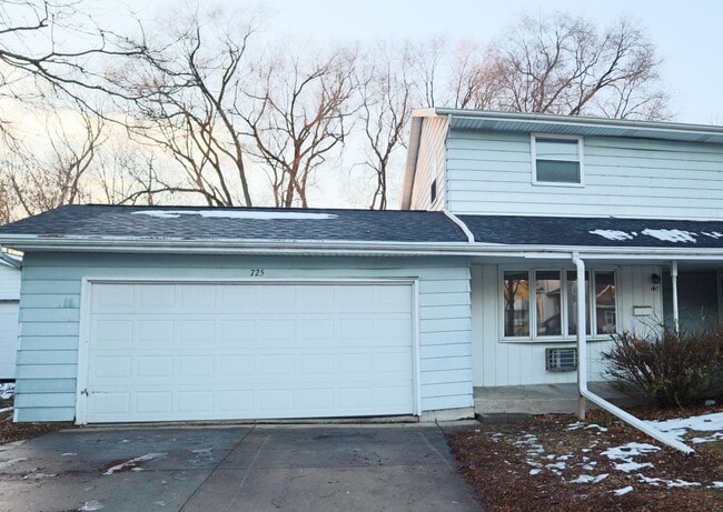 property at 725 N Division St
