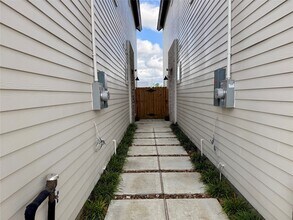 5624 Bertellis Ln in Houston, TX - Building Photo - Building Photo