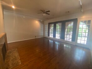 2000 Fairview Ave in Houston, TX - Foto de edificio - Building Photo