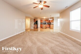 7651 Lara Lee Dr in Indianapolis, IN - Foto de edificio - Building Photo