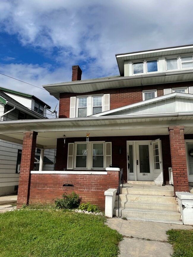 property at 933 W King St