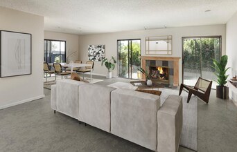 2439 Sharon Oaks Dr in Menlo Park, CA - Building Photo - Building Photo