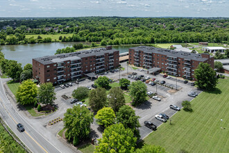 Hickory Bay Condominiums in Hendersonville, TN - Foto de edificio - Building Photo