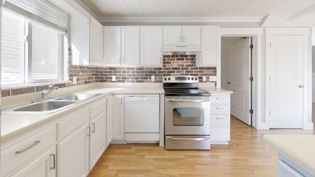 1301 Dunmore Dr in Springville, UT - Building Photo - Building Photo