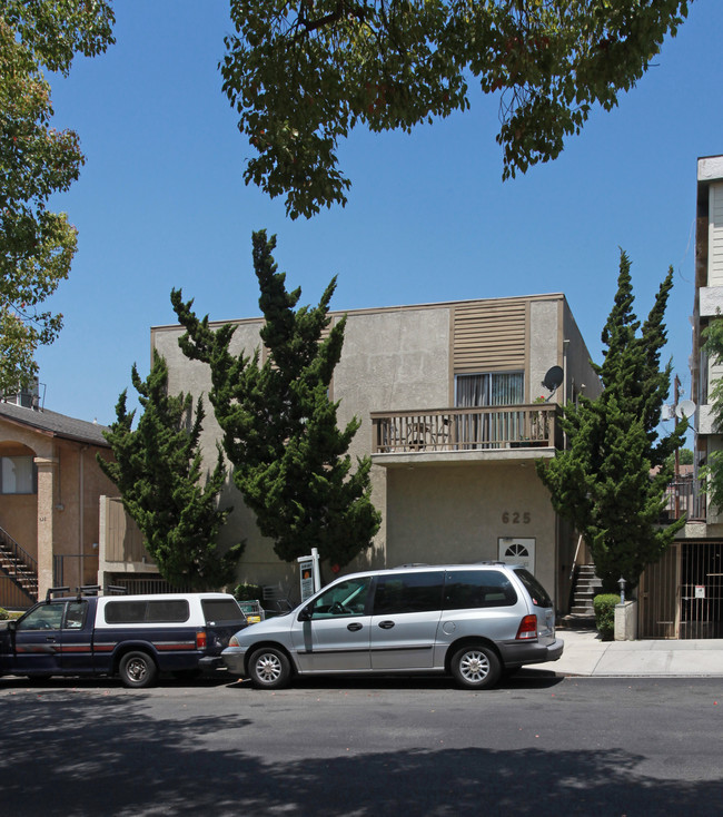 625 E Santa Anita Ave in Burbank, CA - Building Photo - Building Photo