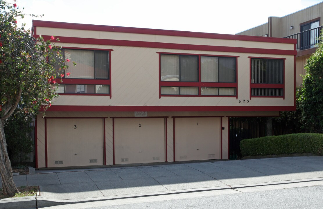 625 Baden Ave in South San Francisco, CA - Foto de edificio