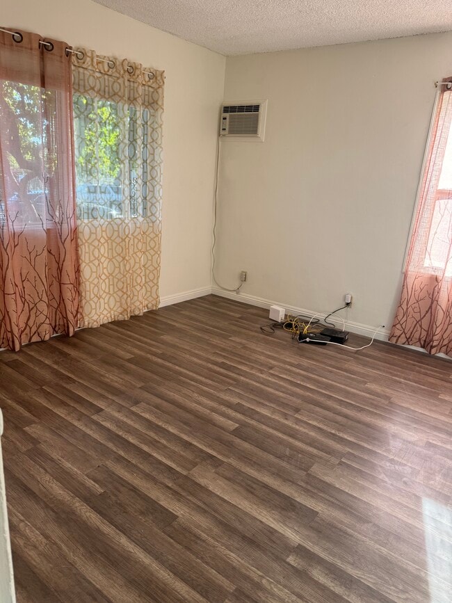 8420 Rincon Ave in Sun Valley, CA - Building Photo - Building Photo