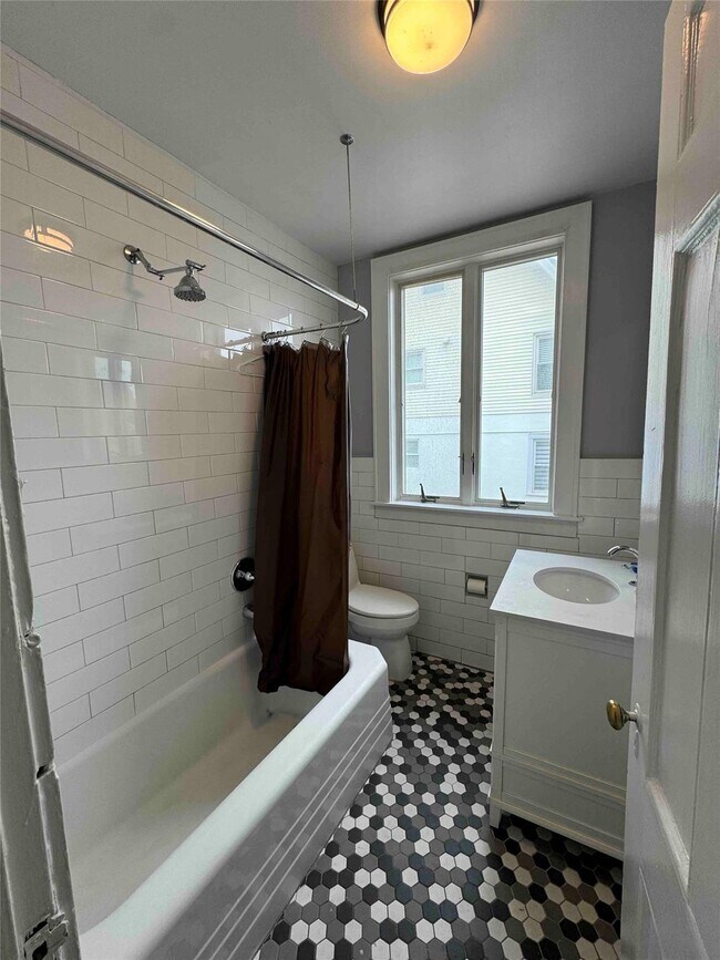 150 Beach 128th St-Unit -#2 in Queens, NY - Building Photo - Building Photo