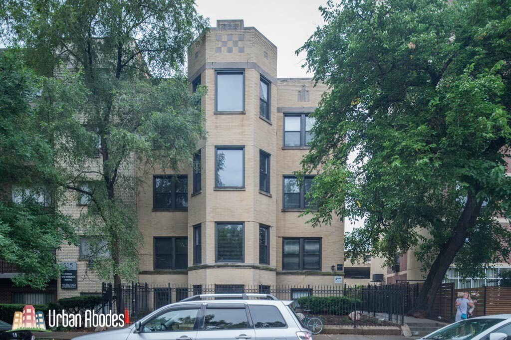 525 W Barry Ave in Chicago, IL - Building Photo
