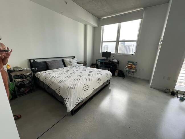 133 NE 2nd Ave, Unit 1205 in Miami, FL - Foto de edificio - Building Photo