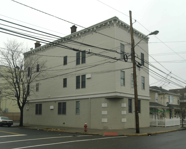 300 1st St in Elizabeth, NJ - Building Photo - Building Photo