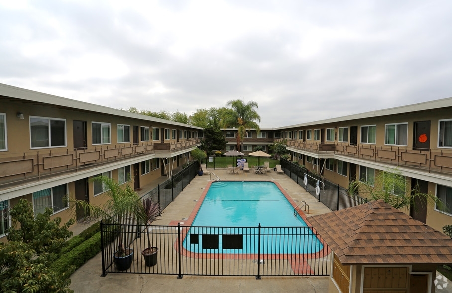 Schafer Road Duplexes in Hayward, CA - Building Photo