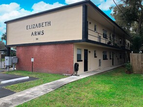 Elizabeth Arms Apartments in Kissimmee, FL - Foto de edificio - Building Photo