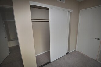 12249 Oxnard St, Unit 104 in Los Angeles, CA - Building Photo - Building Photo