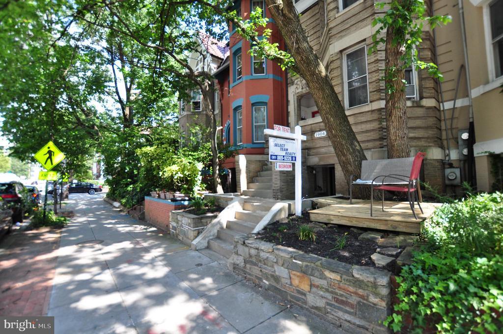 1904 Calvert St NW in Washington, DC - Building Photo