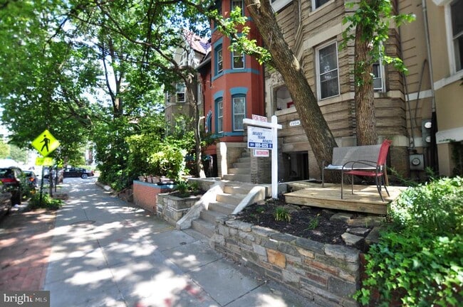 property at 1904 Calvert St NW