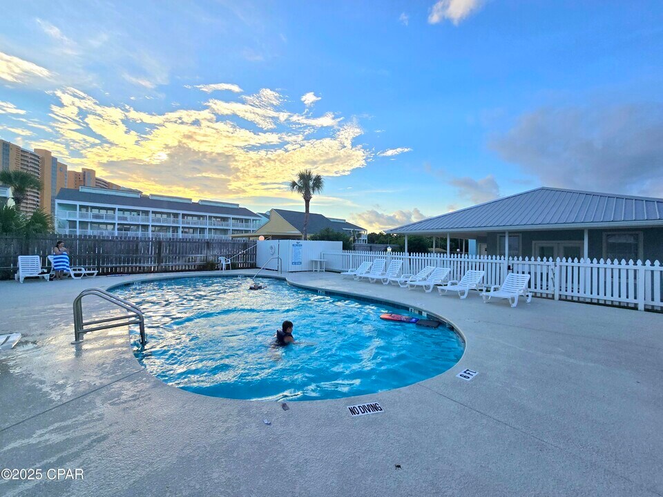 17642 Front Beach Rd in Panama City Beach, FL - Building Photo