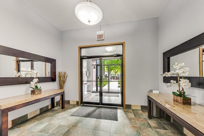 2032 W Division St in Chicago, IL - Building Photo - Building Photo