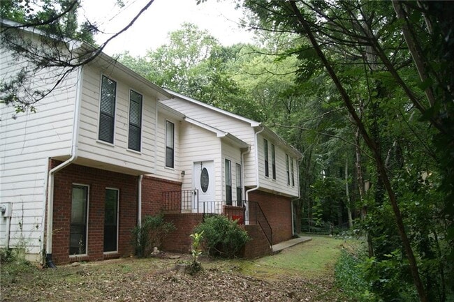 property at 4239 Glenforest Way