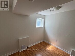 10 Santa Anita Ct in Brampton, ON - Building Photo - Building Photo