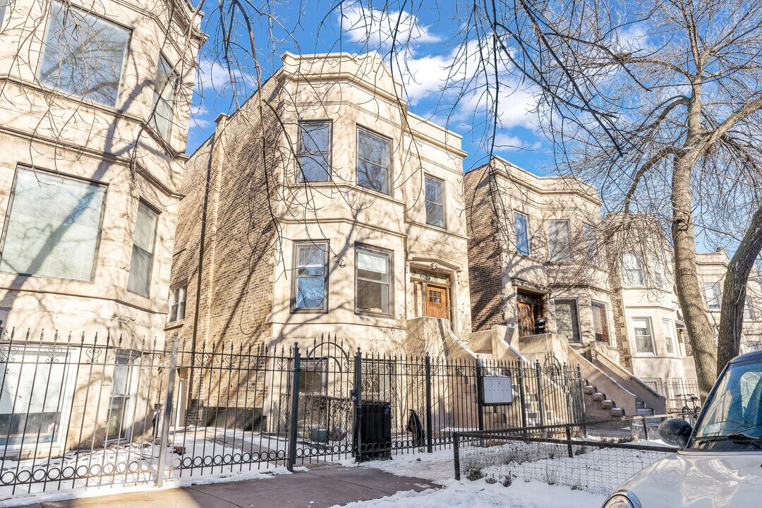 2540 W Cortez St in Chicago, IL - Building Photo