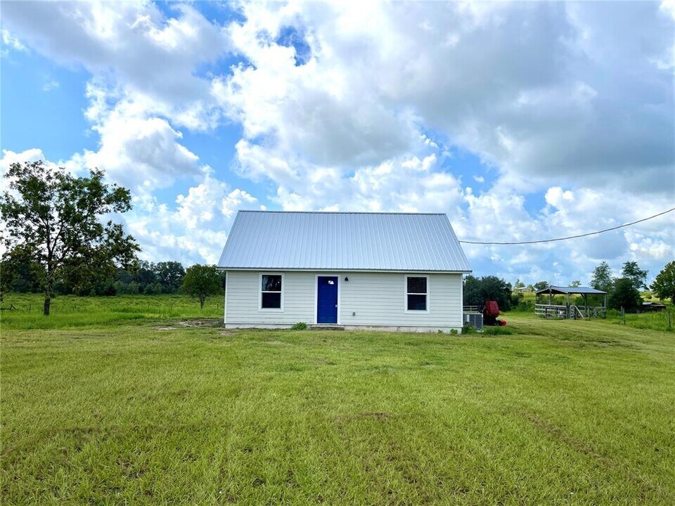 11490 NE 30th St in Bronson, FL - Building Photo