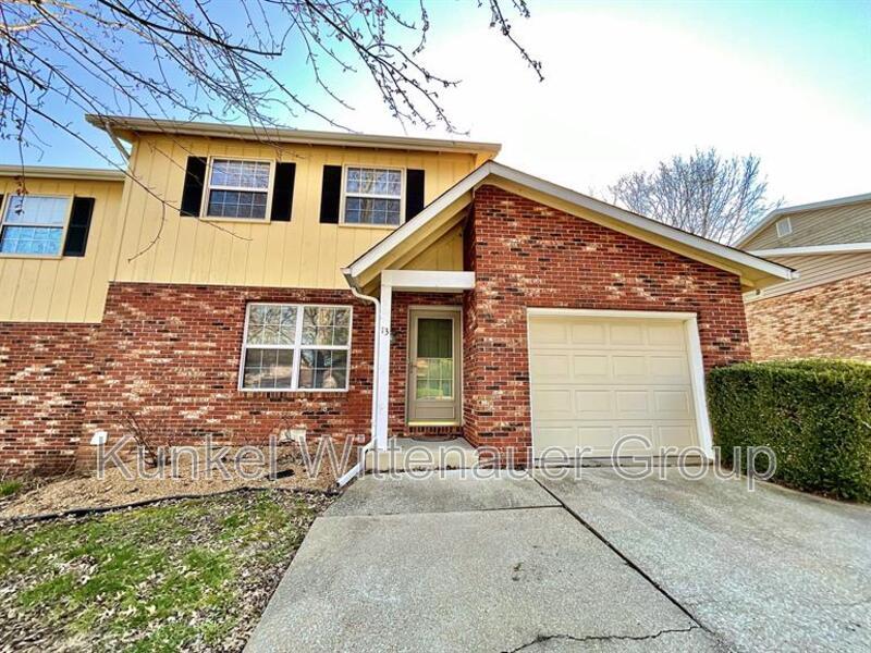 13 Twin Oaks Dr in Shiloh, IL - Building Photo