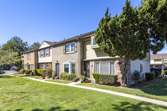 1280 Denver Ln in El Cajon, CA - Foto de edificio - Building Photo