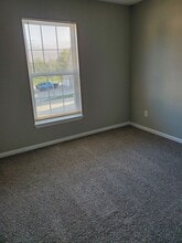 405 SE Brandon Ct in Oak Grove, MO - Building Photo - Building Photo