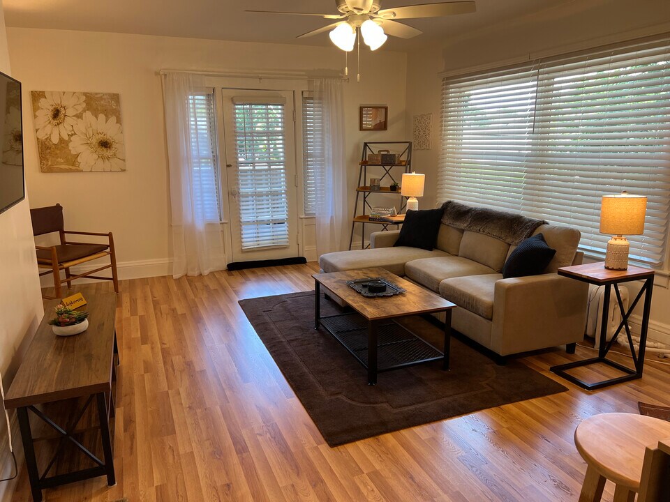 1364 Teall Ave, Unit 4 in Syracuse, NY - Foto de edificio