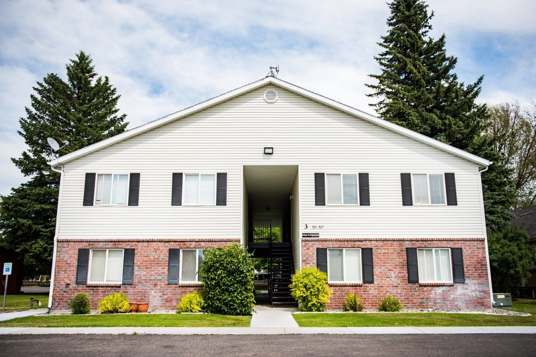 College Park Apartments in Rexburg, ID - Building Photo